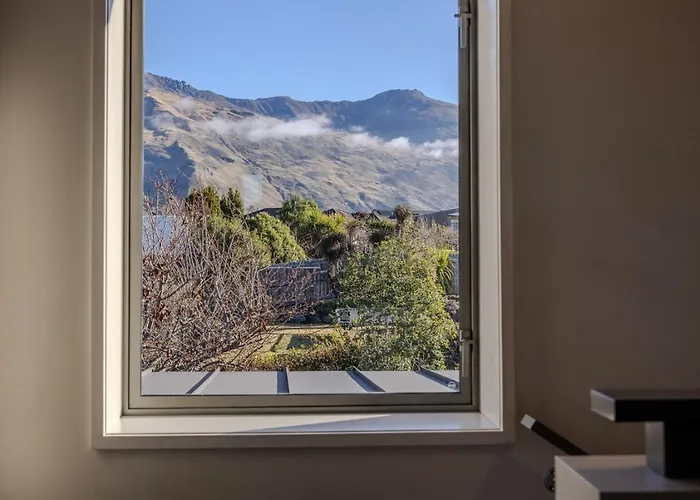 Wanakas Alpine Outlook 3 Bedroom *